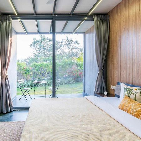 Stayvista'S Celeste Villa - Hill-View Retreat With Infinity Pool Нашик Екстериор снимка