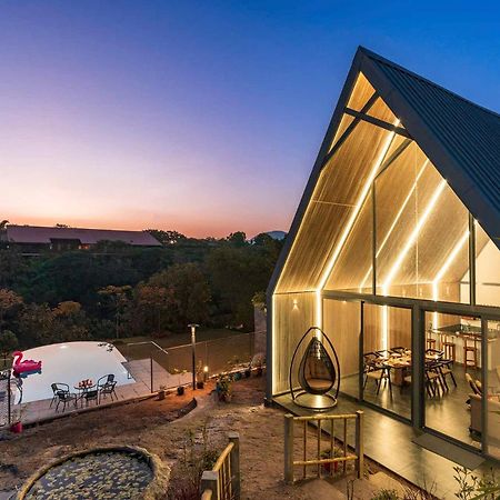 Stayvista'S Celeste Villa - Hill-View Retreat With Infinity Pool Нашик Екстериор снимка