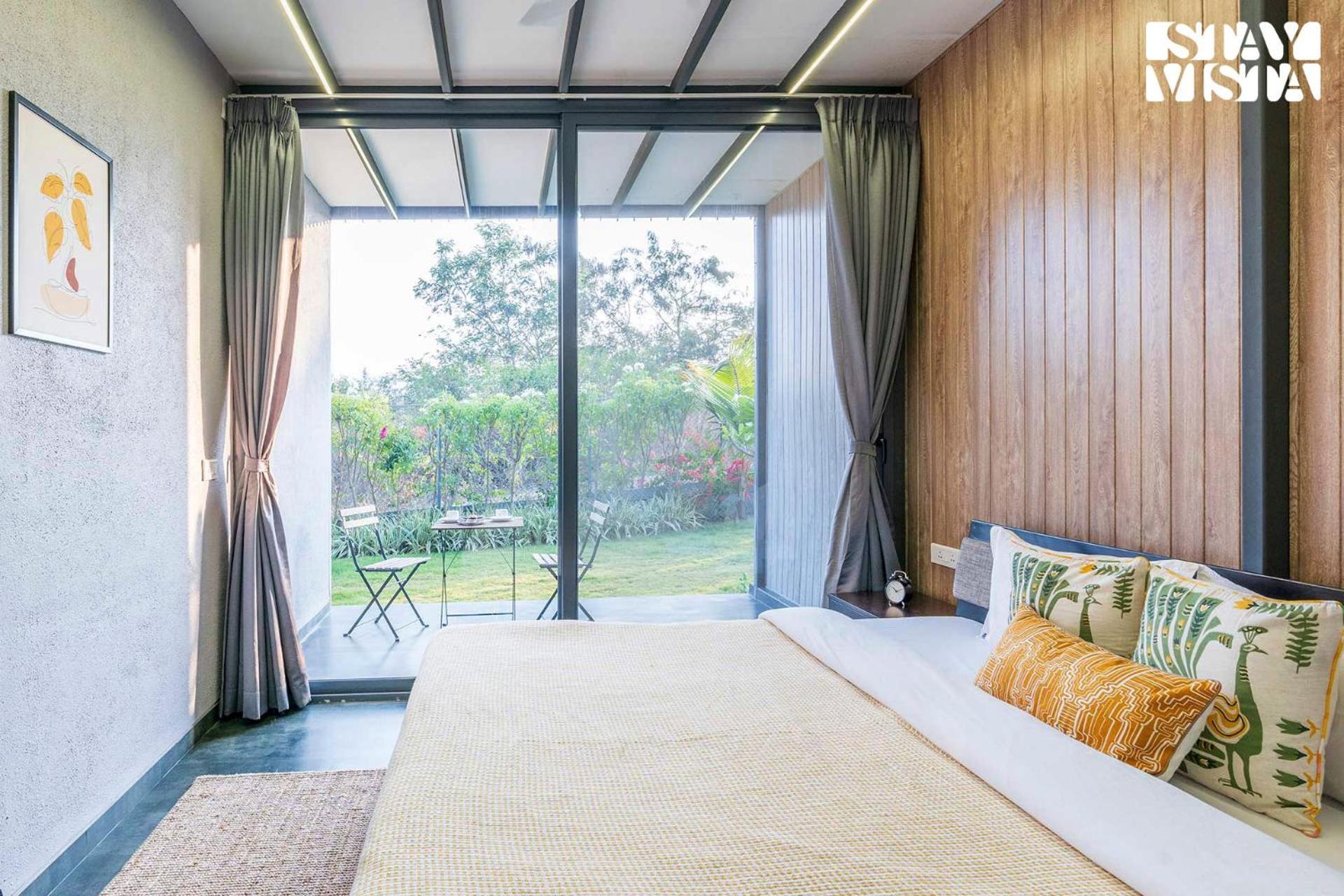 Stayvista'S Celeste Villa - Hill-View Retreat With Infinity Pool Нашик Екстериор снимка