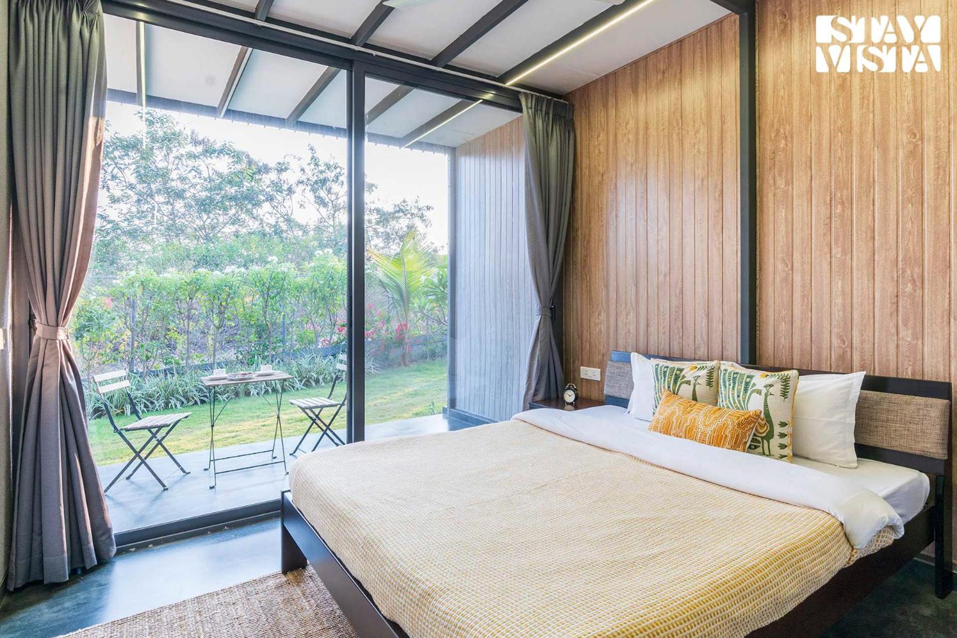 Stayvista'S Celeste Villa - Hill-View Retreat With Infinity Pool Нашик Екстериор снимка