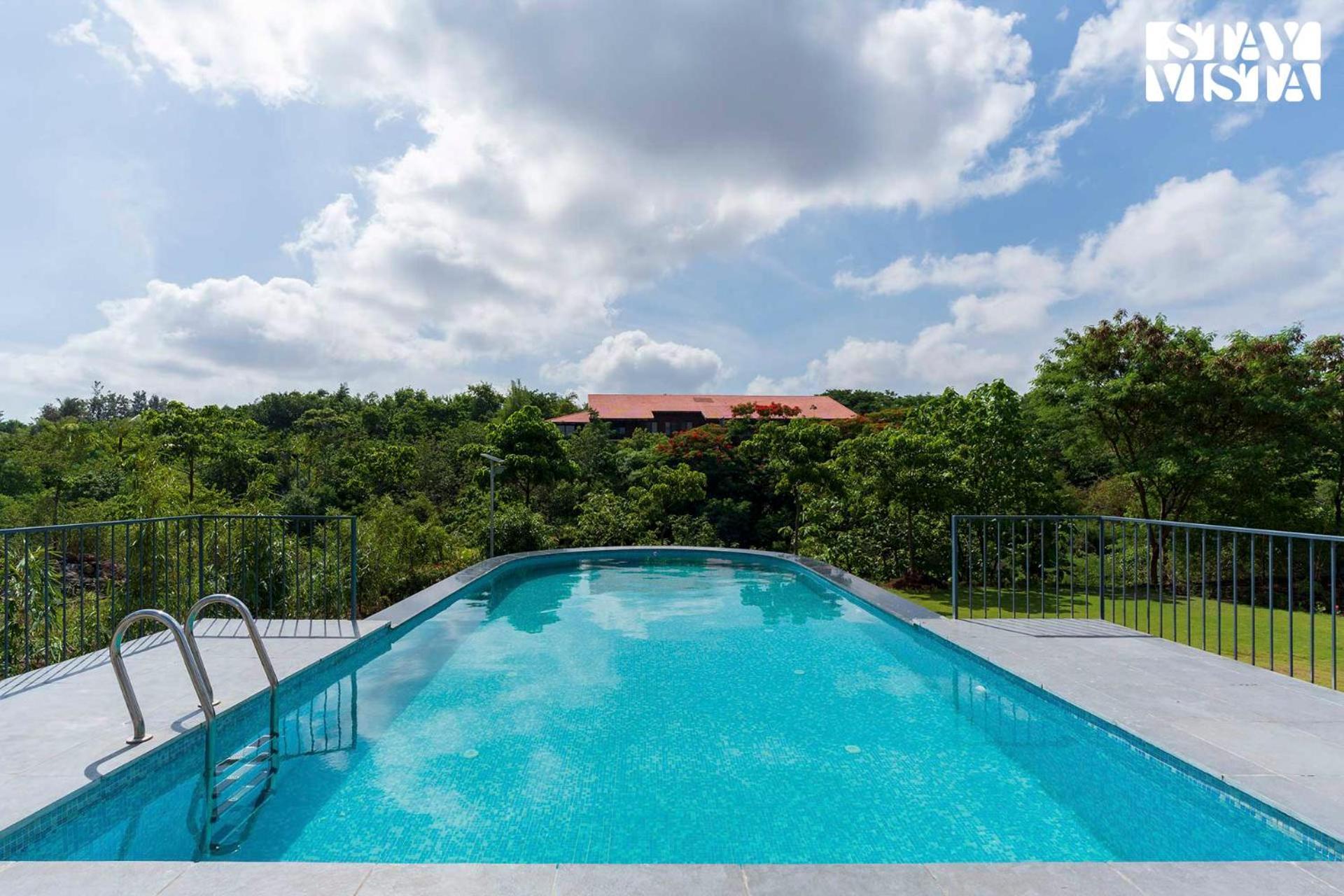Stayvista'S Celeste Villa - Hill-View Retreat With Infinity Pool Нашик Екстериор снимка