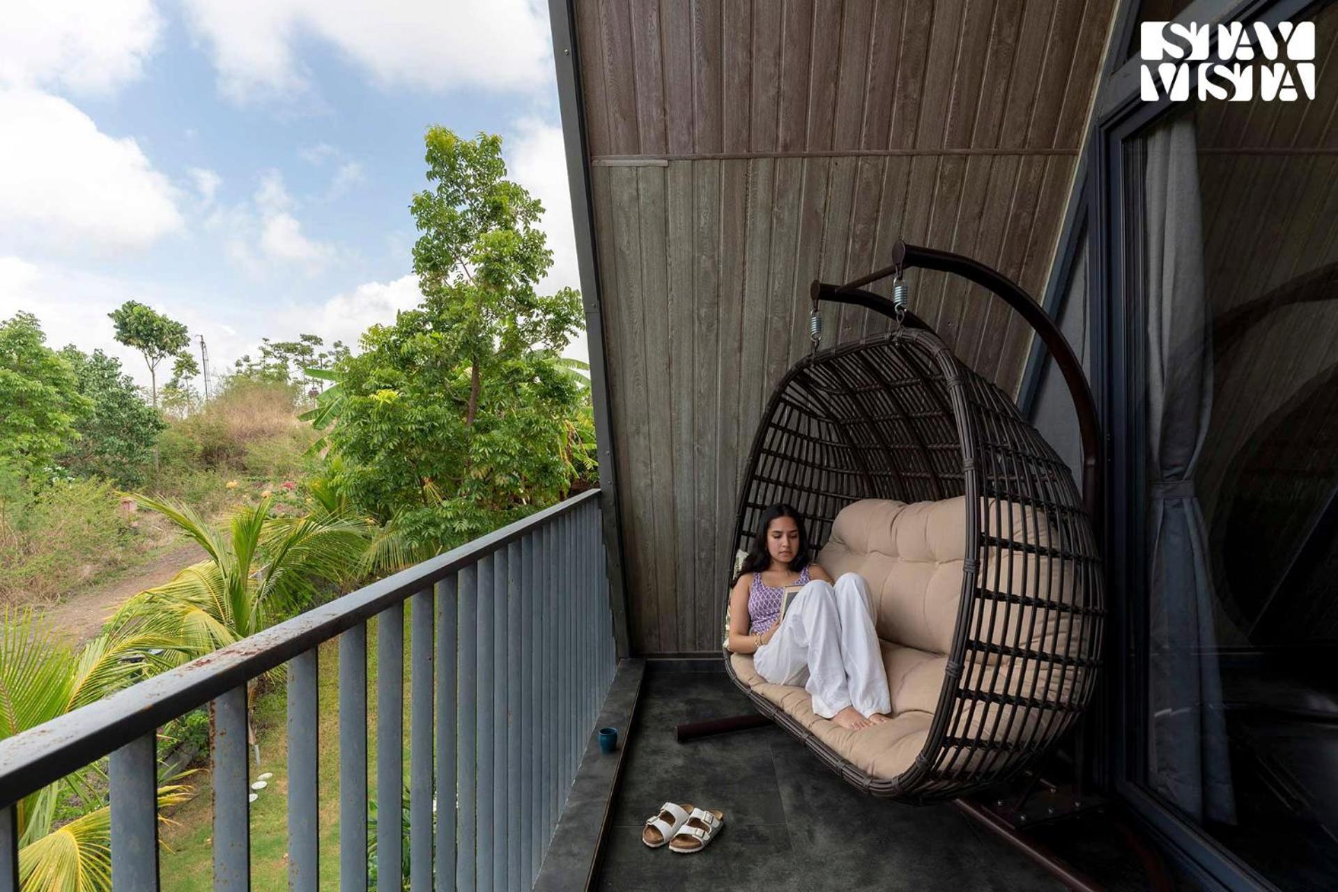 Stayvista'S Celeste Villa - Hill-View Retreat With Infinity Pool Нашик Екстериор снимка