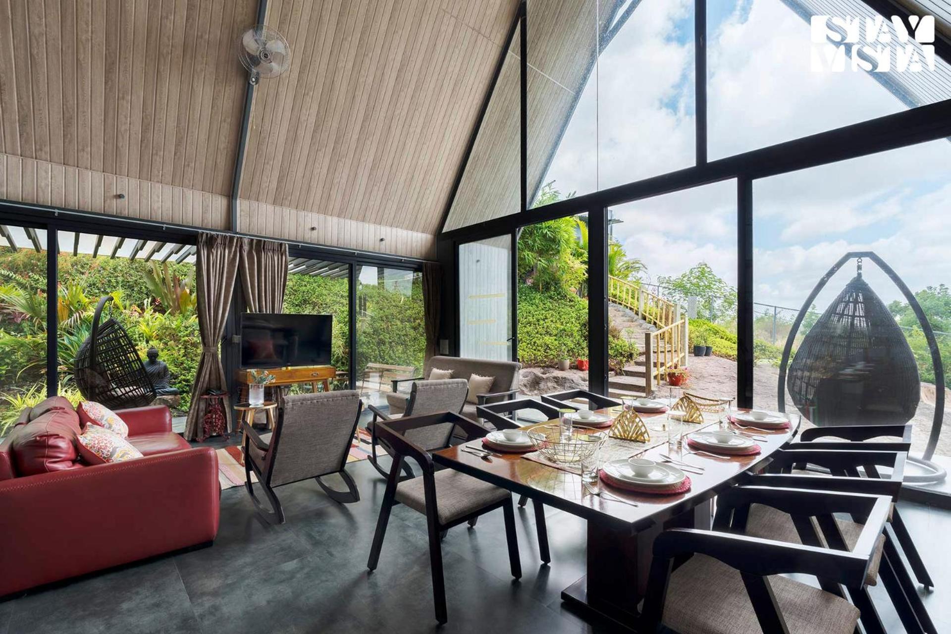 Stayvista'S Celeste Villa - Hill-View Retreat With Infinity Pool Нашик Екстериор снимка