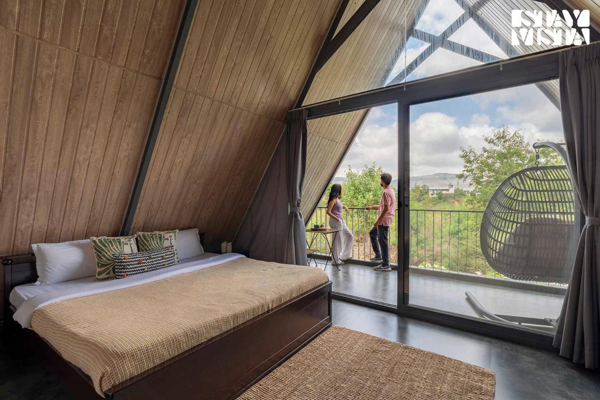 Stayvista'S Celeste Villa - Hill-View Retreat With Infinity Pool Нашик Екстериор снимка