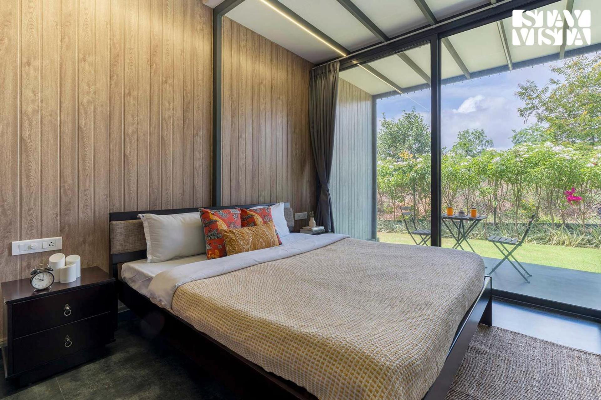 Stayvista'S Celeste Villa - Hill-View Retreat With Infinity Pool Нашик Екстериор снимка