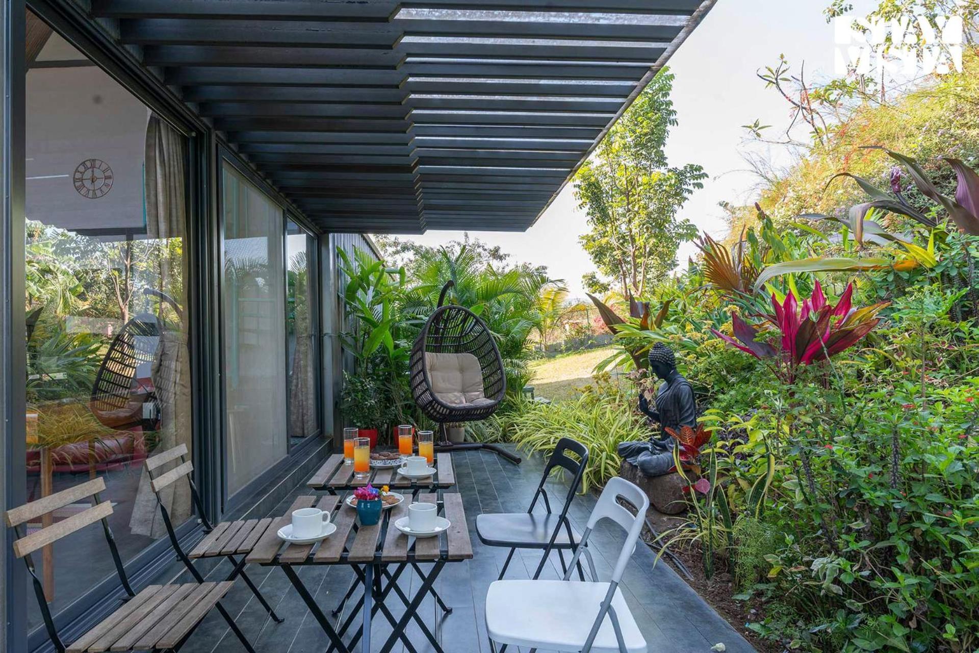 Stayvista'S Celeste Villa - Hill-View Retreat With Infinity Pool Нашик Екстериор снимка
